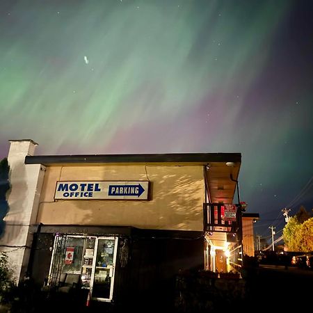 Holiday House Motel Ladysmith Exterior photo
