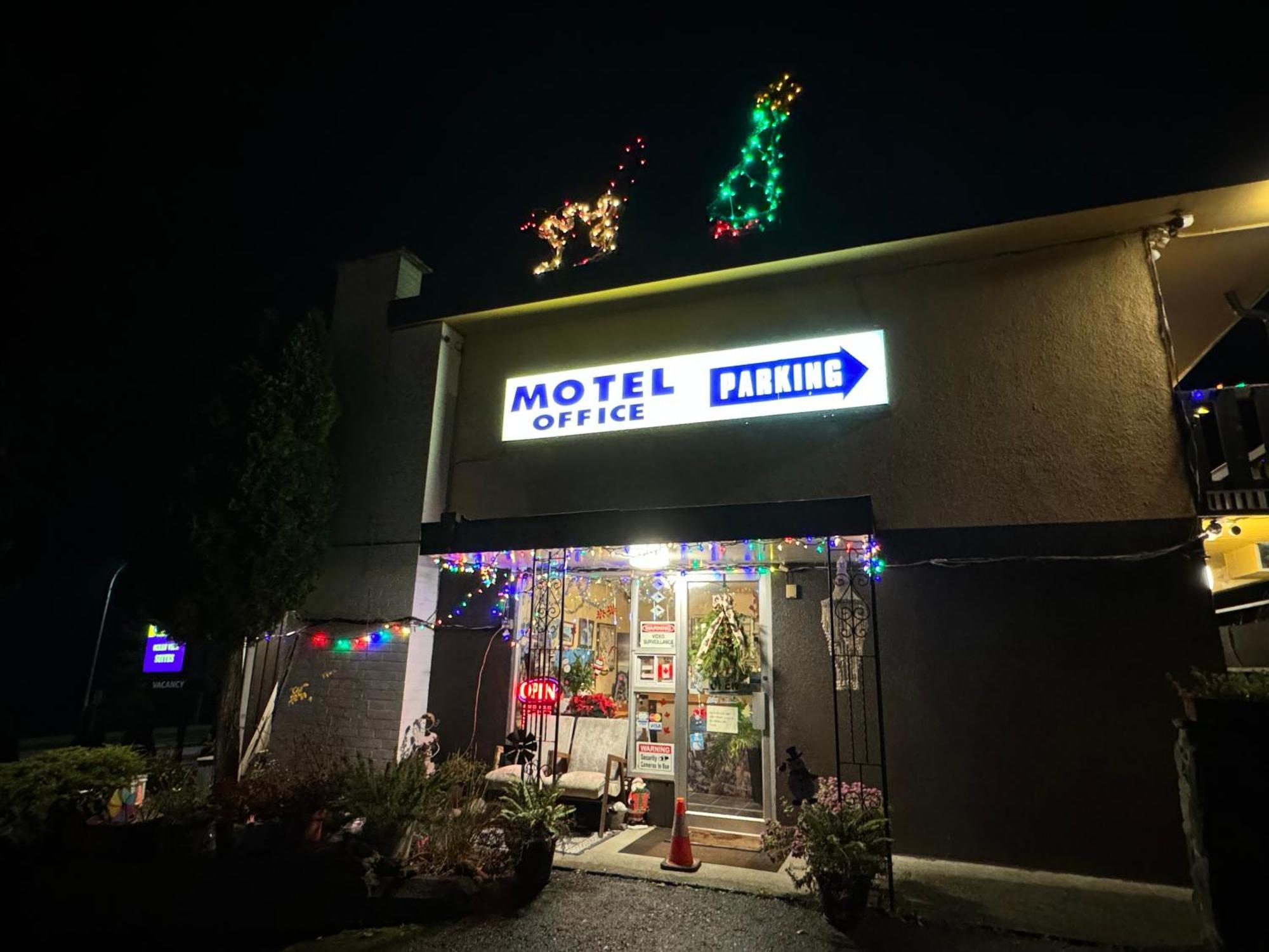 Holiday House Motel Ladysmith Exterior photo