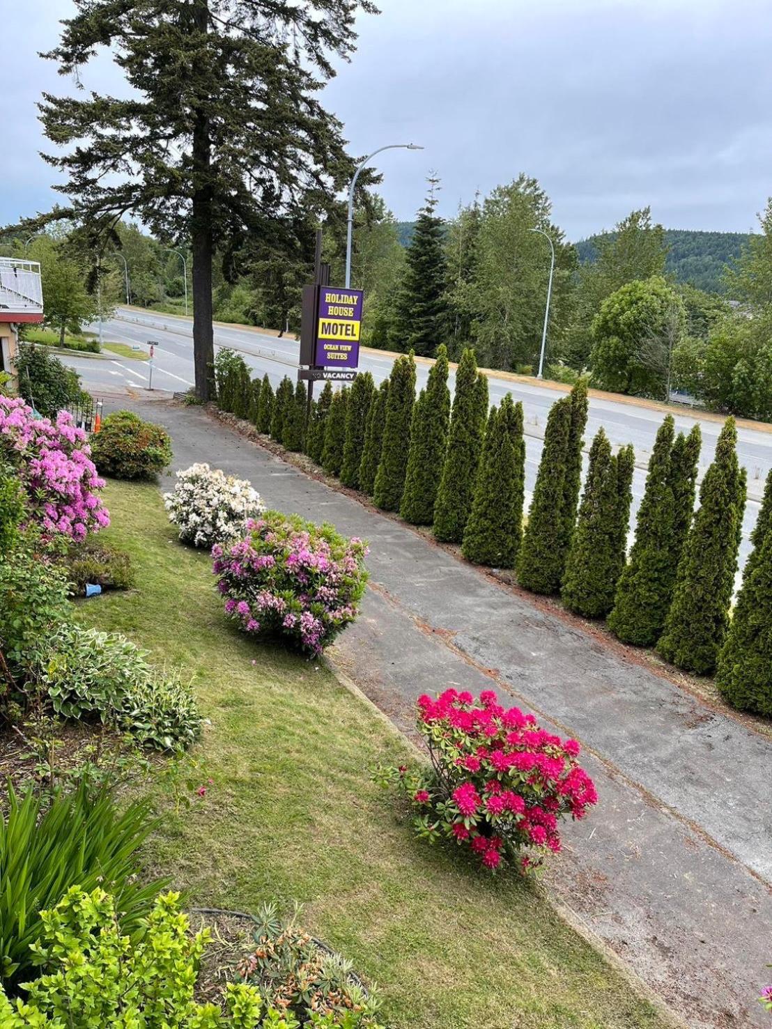 Holiday House Motel Ladysmith Exterior photo