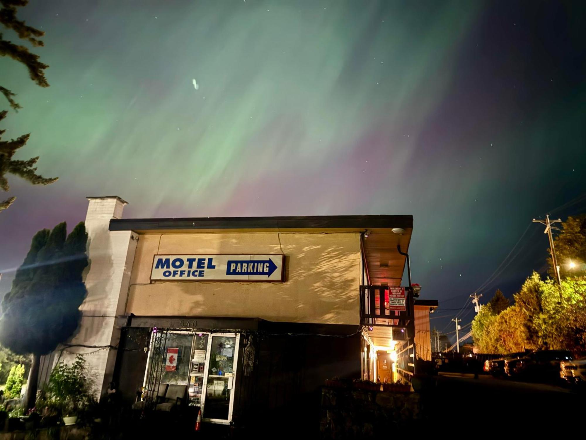 Holiday House Motel Ladysmith Exterior photo