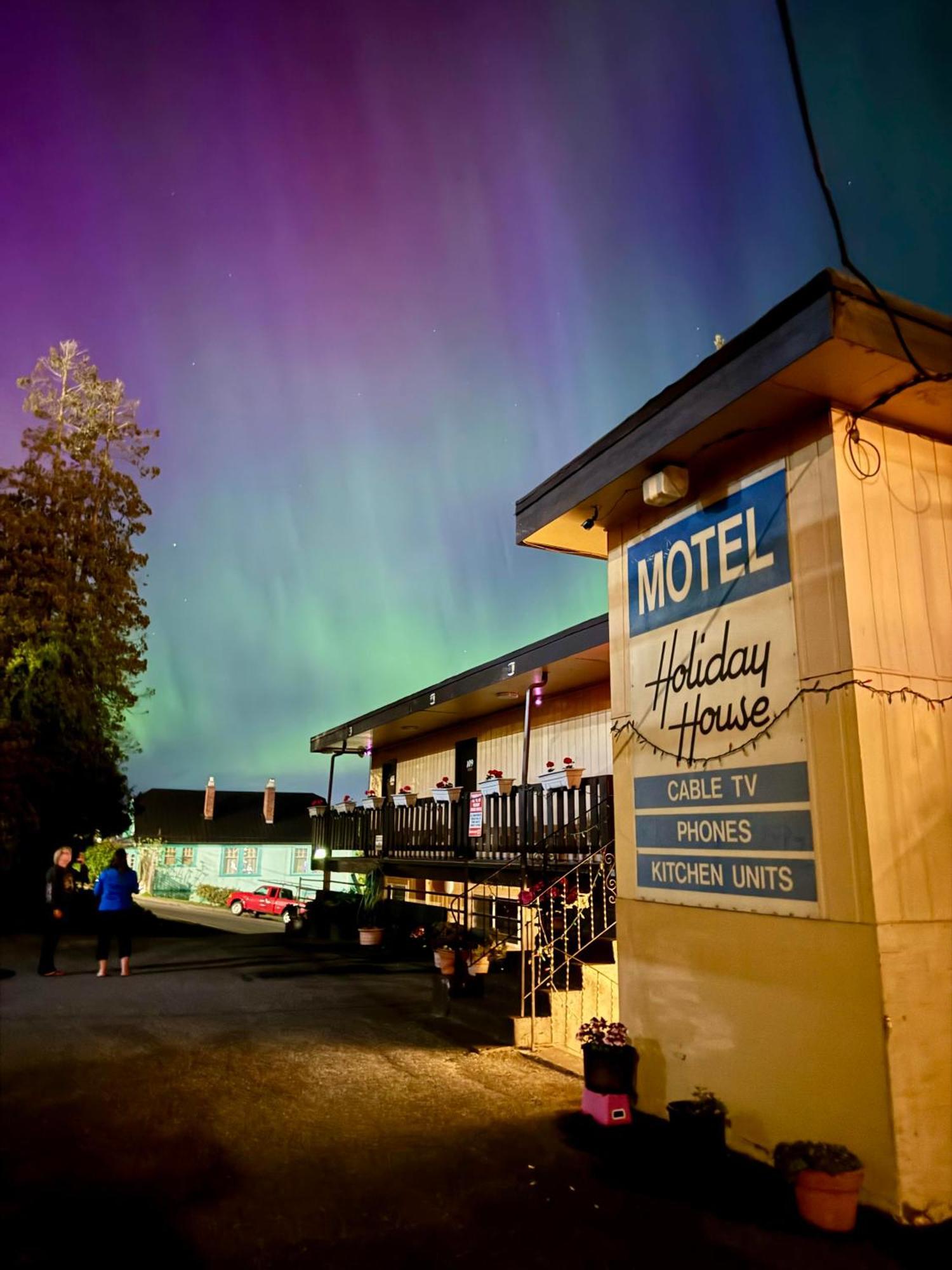 Holiday House Motel Ladysmith Exterior photo