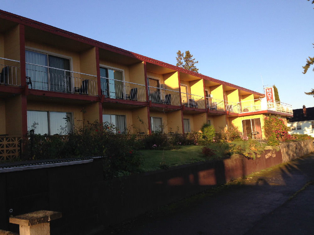 Holiday House Motel Ladysmith Exterior photo